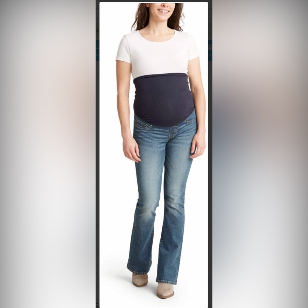 Maternity Signature by Levi Strauss & Co Women’s Bootcut Jeans.  Size L